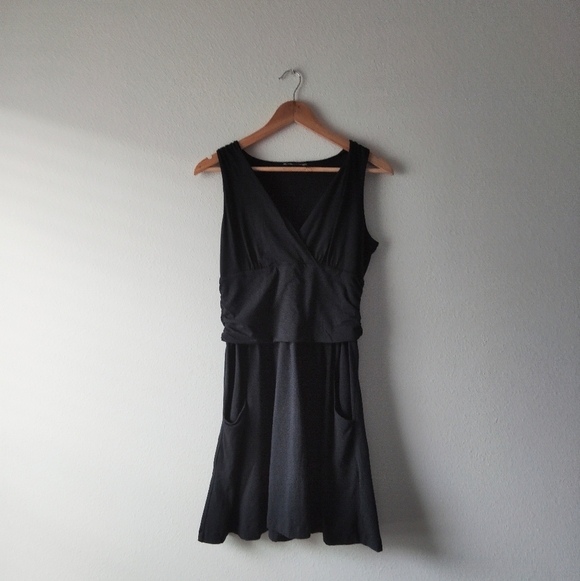 Athleta Dresses & Skirts - Athleta Vneck Sleeveless Wrap Dress